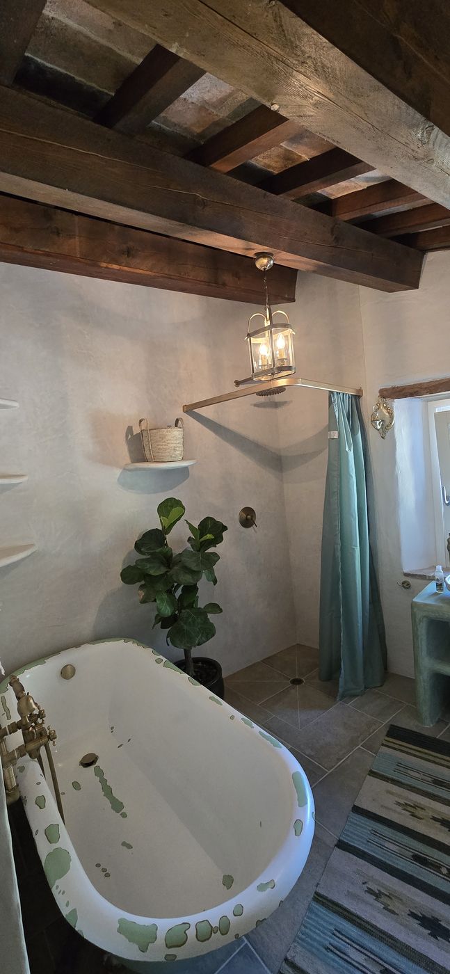 The private bathroom of The Arch