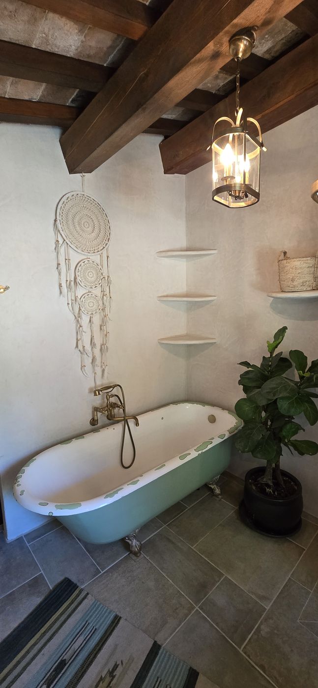 The private bathroom of The Arch